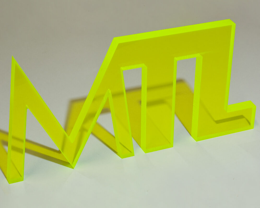 Taglio con waterjet plexiglass